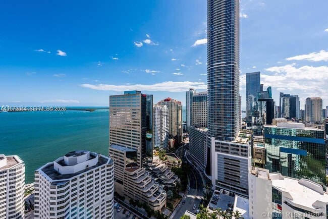 Photo - 951 Brickell Ave Unidad 2700