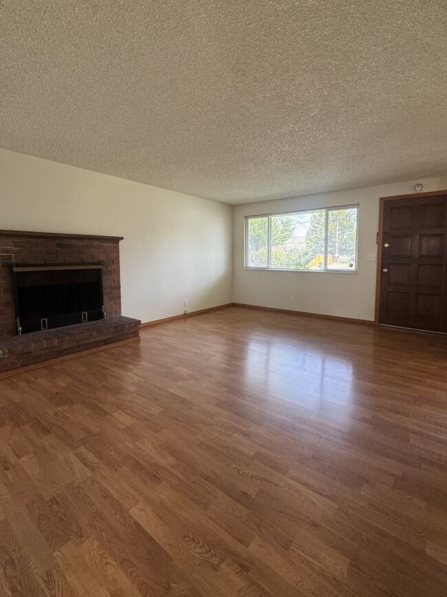 Photo - (KIE 1) 2-Bed, 1-Bath Duplex Unidad 1106