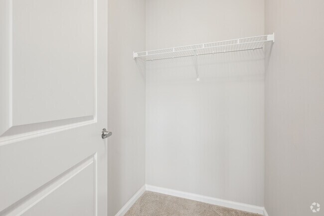 2BR, 2BA - 1,027SF - Walk-in Closet