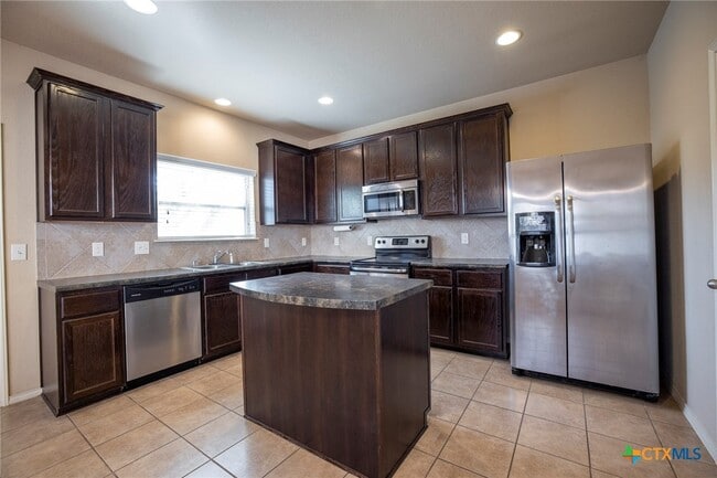 Photo - 433 Stonebrook Dr