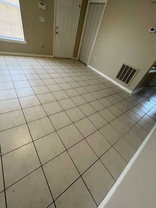 Photo - 3 Bedroom, 1 bathroom Duplex Winter Haven