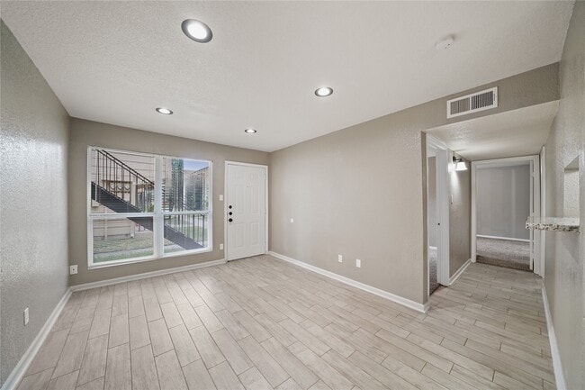 Photo - 8100 Creekbend Dr