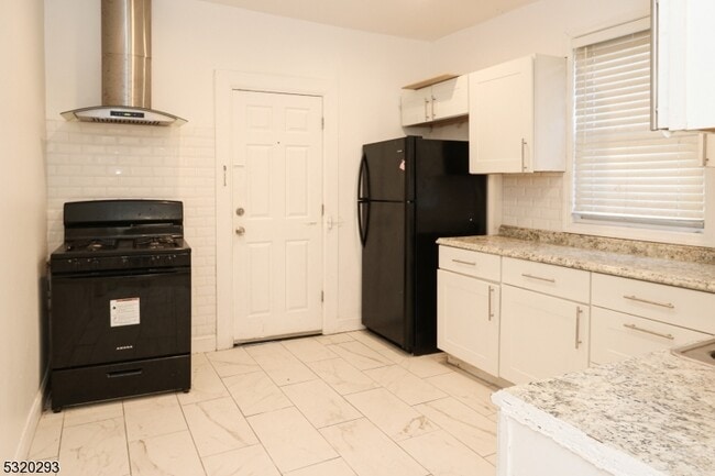 Photo - 588 Argyle Ave Unit 3