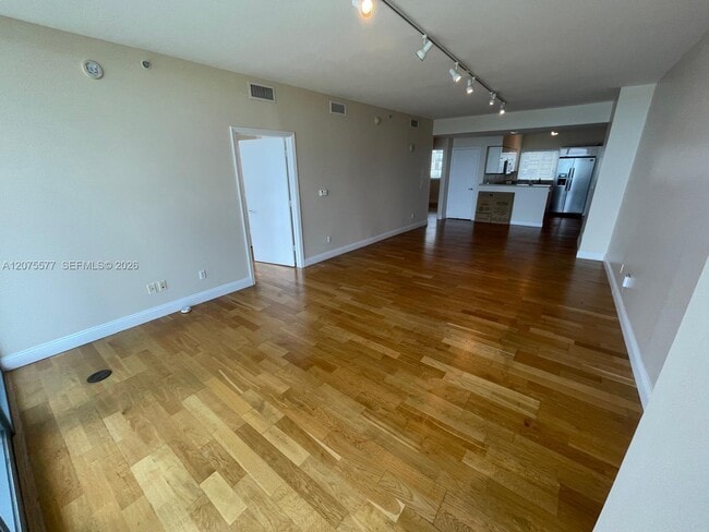 Photo - 601 NE 36th St Unidad 1209