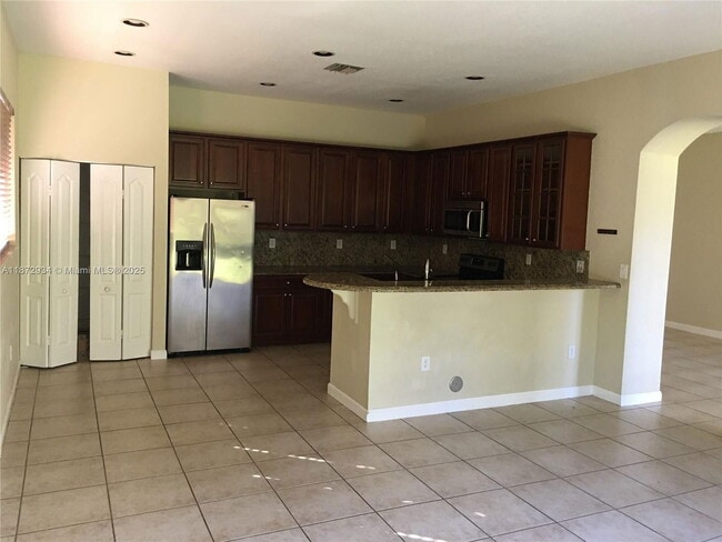 Photo - 16637 SW 52nd St