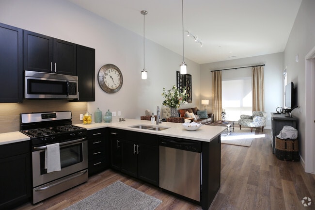 1BR, 1BA - 712 SF