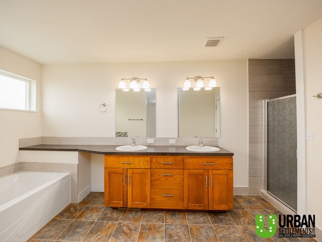 Photo - 9820 E Knox Ave