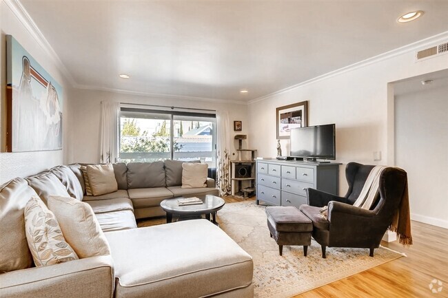 Building Photo - 3930 Centre St Unit 205 Rental