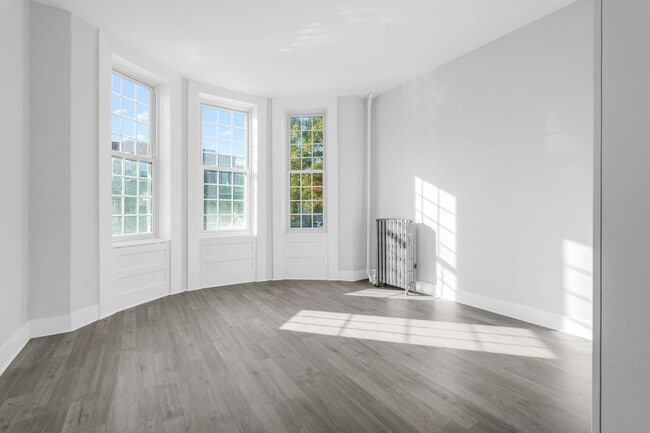 Photo - Spacious and Bright Renovated Parlour 2 BR/1BA with  Exclusive Backyard Access