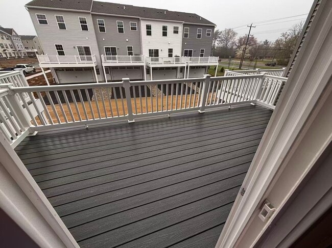 Photo - 735 Rosemary Way