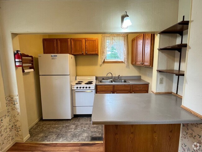 Building Photo - 106 E 4th St Unit 106 1/2 Rental