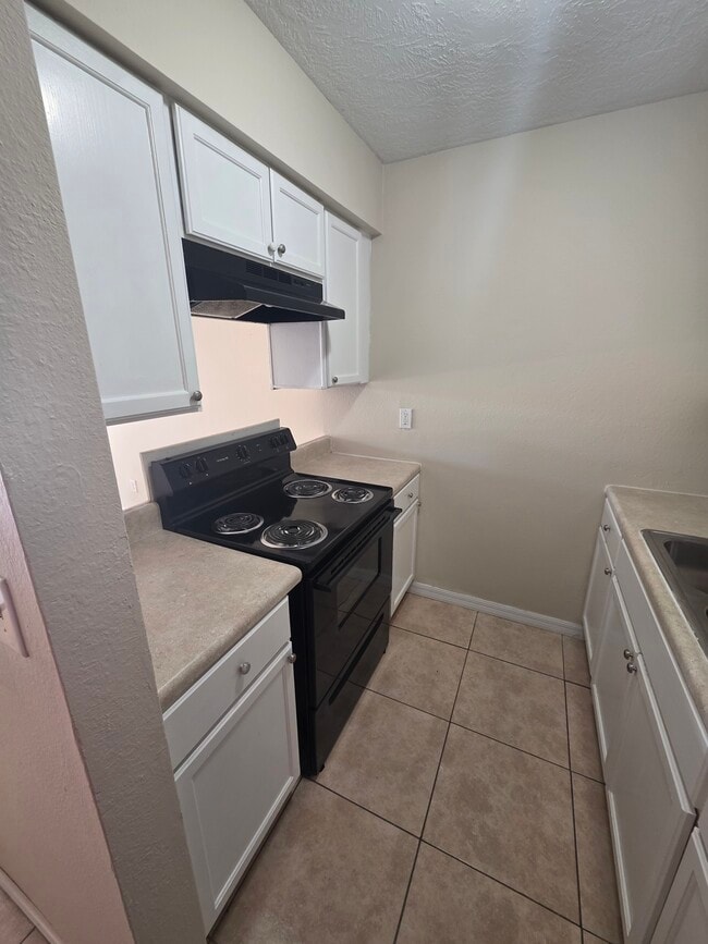 Building Photo - 5230 SE 31st St Unit D