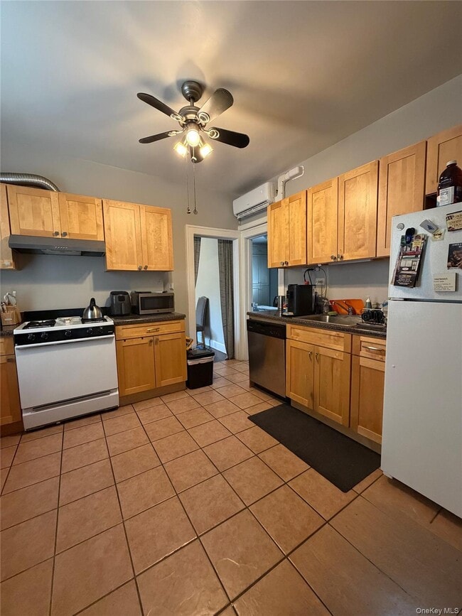 Photo - 53 1st St