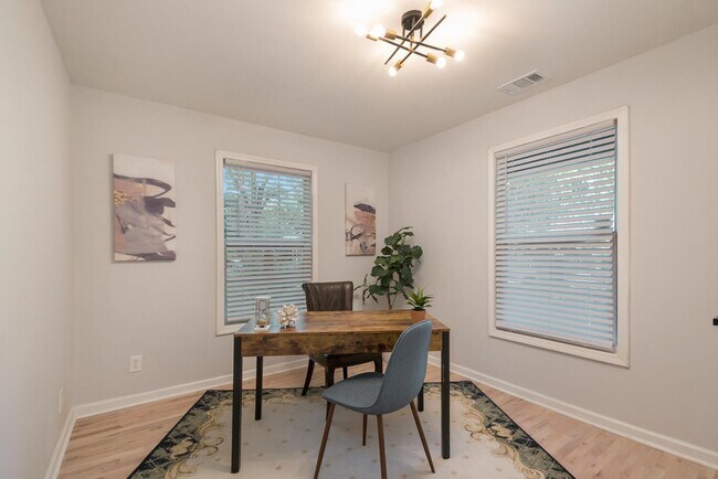 Photo - 904 Smith St SW