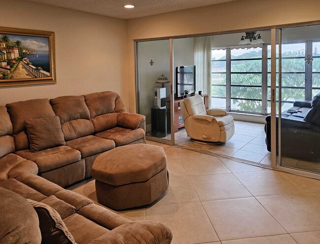 Living Room - 5642 Via Delray Condominio Unidad D