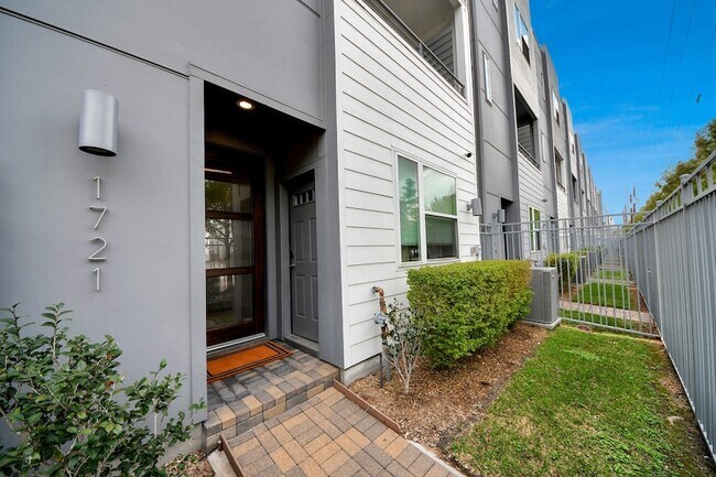 Photo - 1721 Eado Point Ln