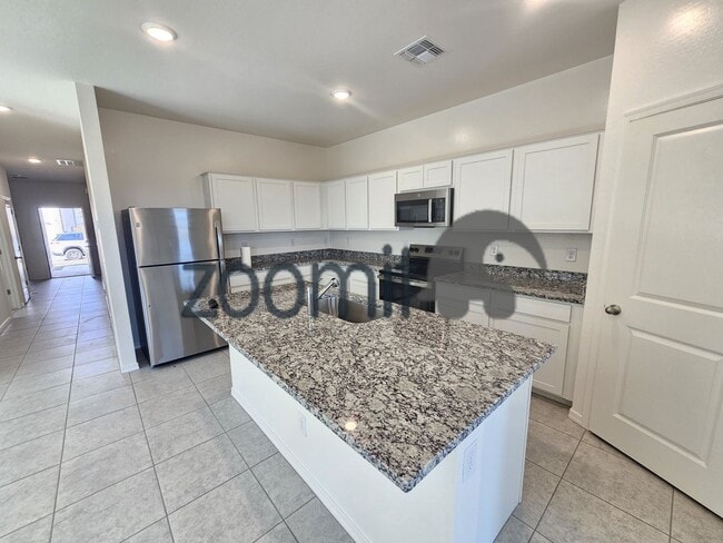 Photo - BEAUTIFUL HOME 4 BEDROOMS 3 BATHS!