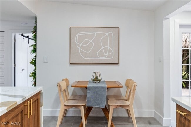 Photo - 2123 Holiday Ln