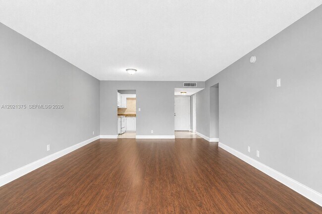 Photo - 5961 N Falls Cir Dr Unit 309