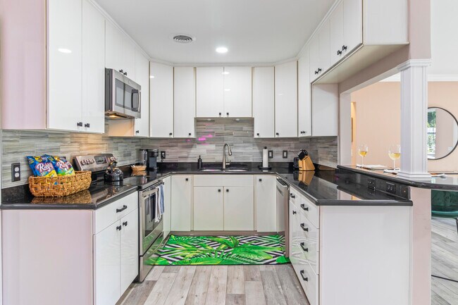 Photo - 215 NE 17th St