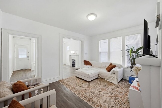 Photo - 2209-2211 Summit St