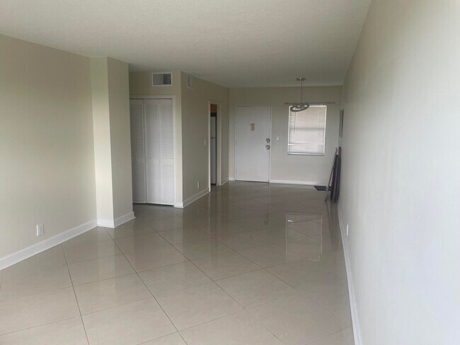 Photo - 2555 NE 11th St Unit 803