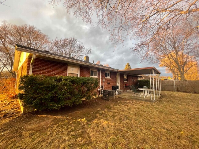 Photo - 5756 Kendon St