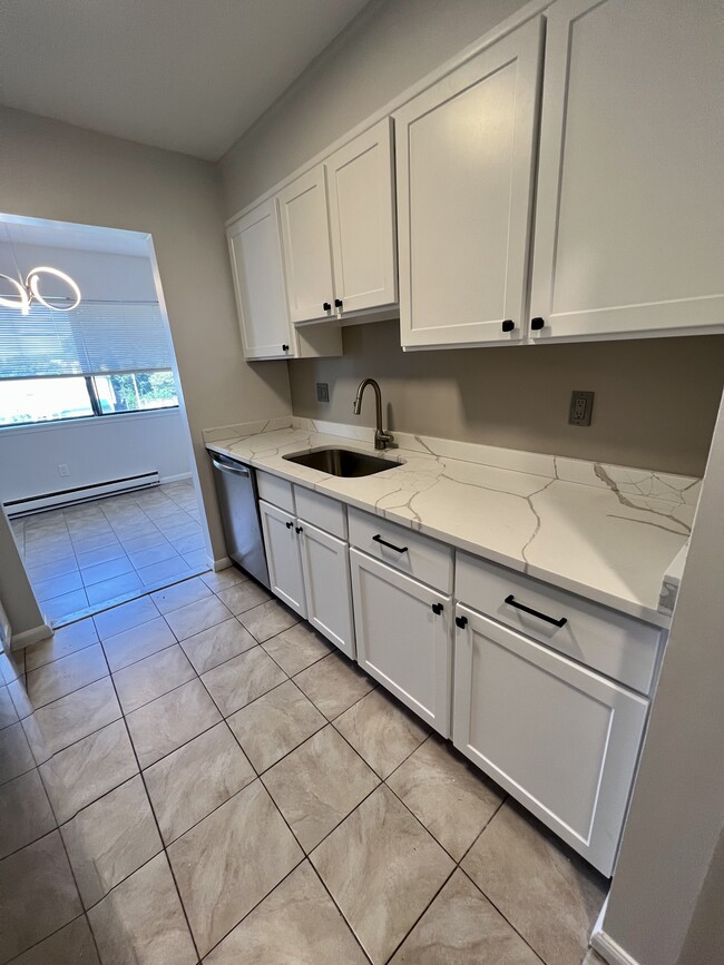 Building Photo - 300 Seaside Ave Unit 3C