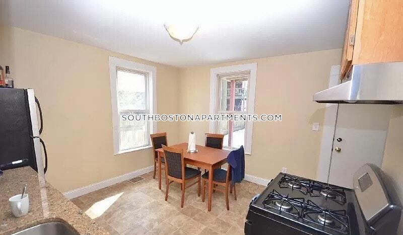Photo - 857 E 1st St Apartments Unit 2