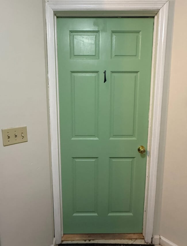 Building Photo - 33 Lake St Unit 1