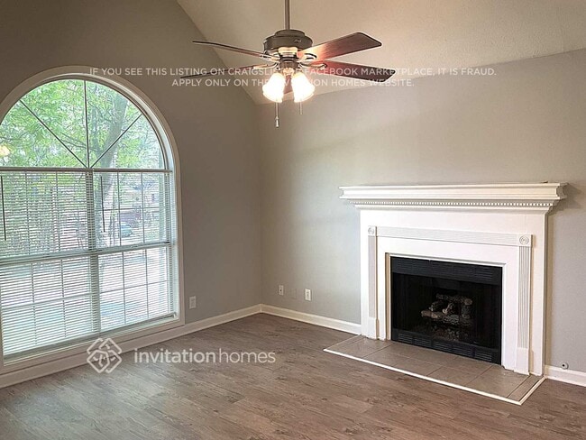 Photo - 585 Elvina Ct