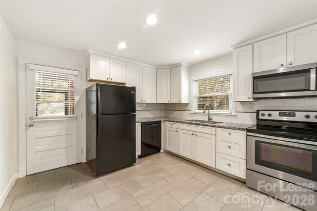 Photo - 943 Dudley Dr