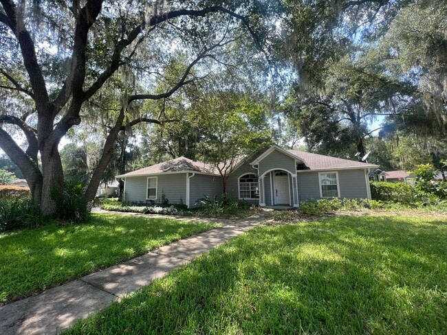 Building Photo - 3-Bedroom Home in Hickory Forest