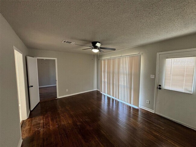 Photo - 4414 Botany Ln