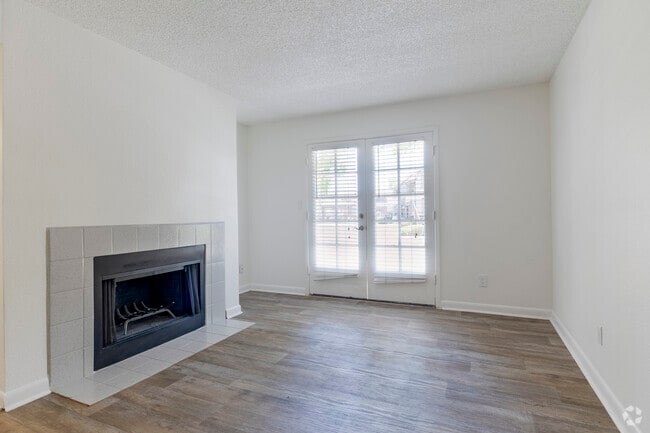 2BR, 2BA - 950SF - Living Room - Scottsdale Place Apartments