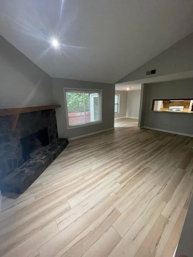 Building Photo - 874 Ventnor Pl SW Unit 874