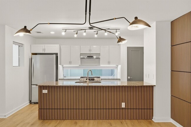 Building Photo - 6121 Gehring St