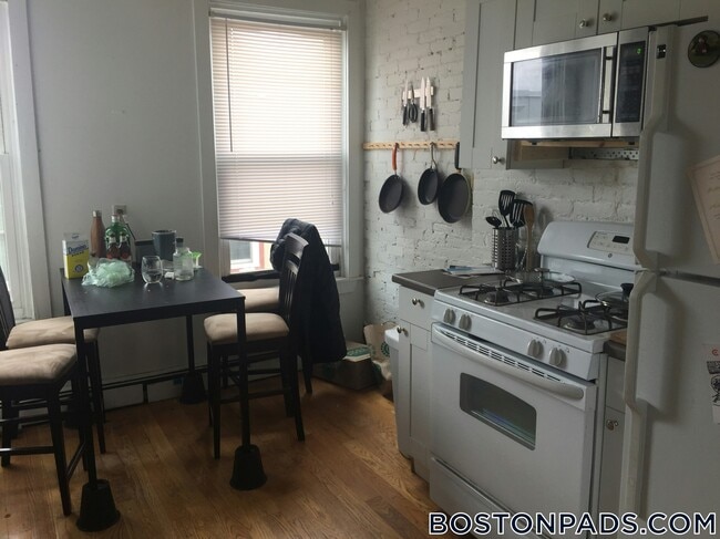 Building Photo - 35 Brookline St Rental