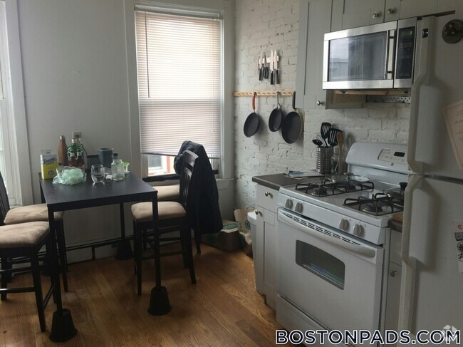 Building Photo - 35 Brookline St Rental