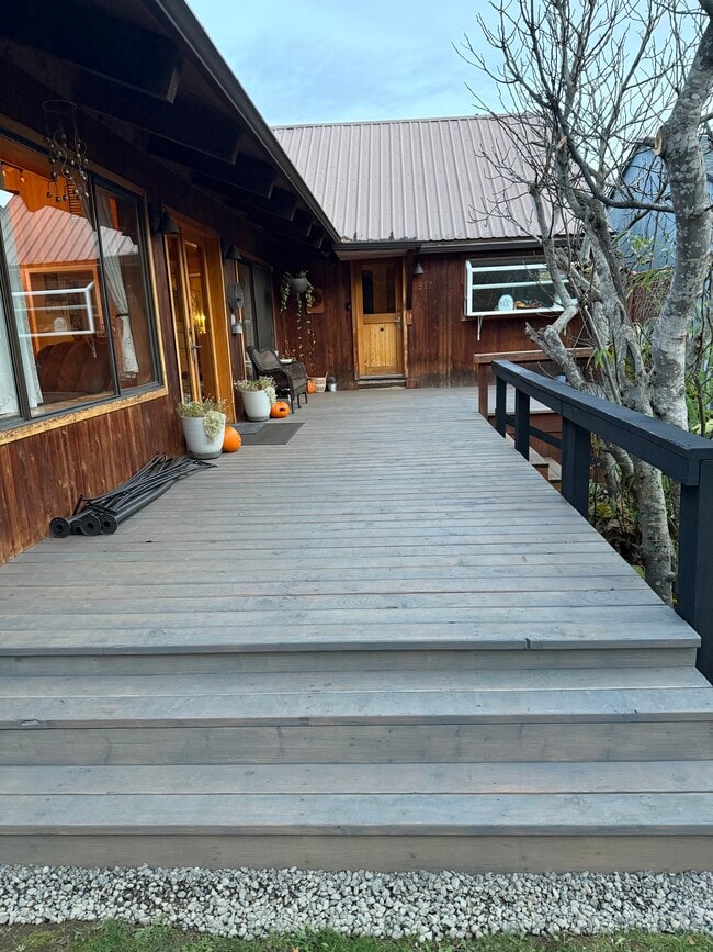 Photo - 817 E Jewett Blvd