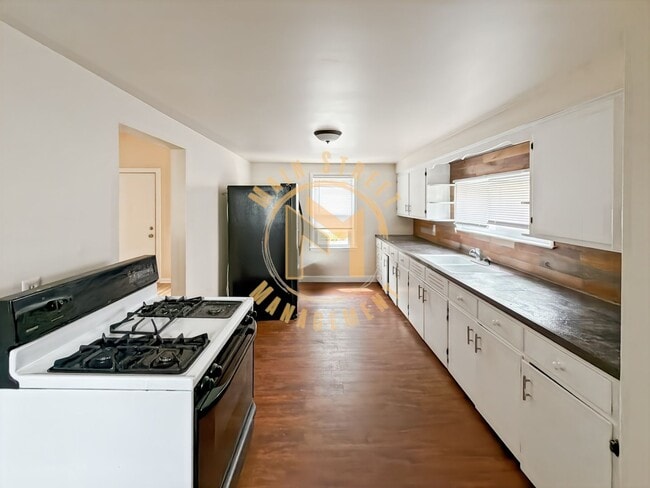 Photo - 700 Merritt Ave Unit Lower