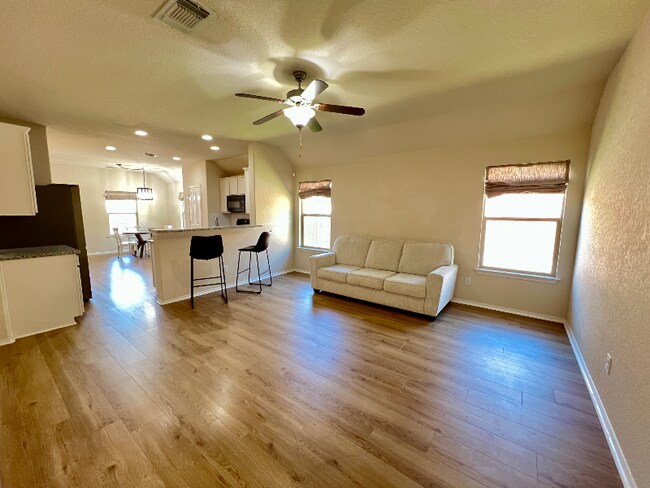 Photo - 500 Saddlehorn Way