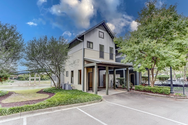 Building Photo - 670 Marina Cottage Dr