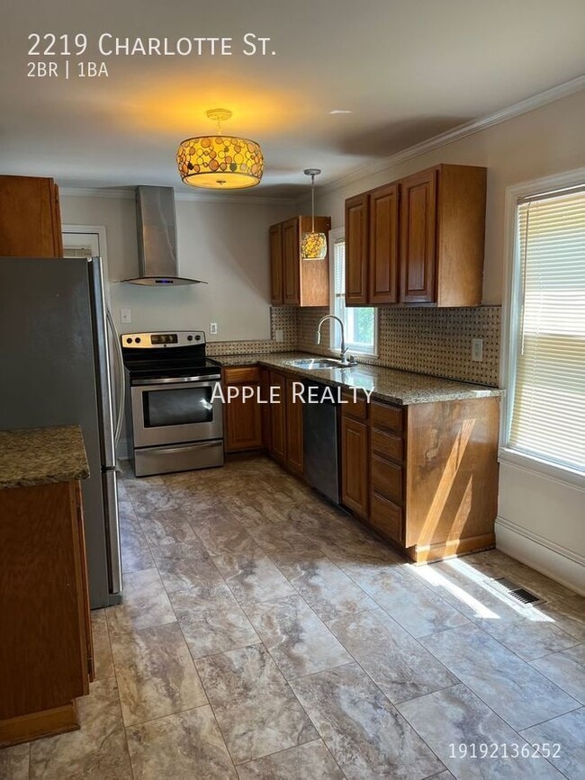 Photo - 2219 Charlotte St