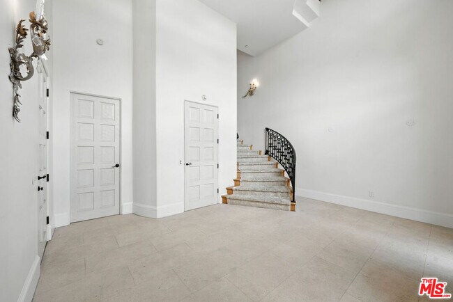 Photo - 1675 Woods Dr