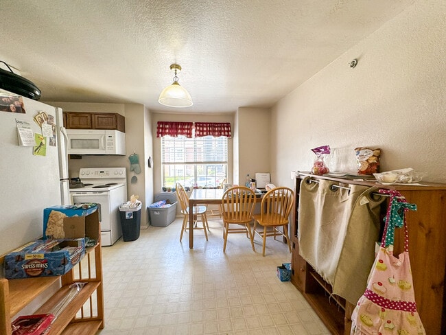 Photo - 724 W 1720 N