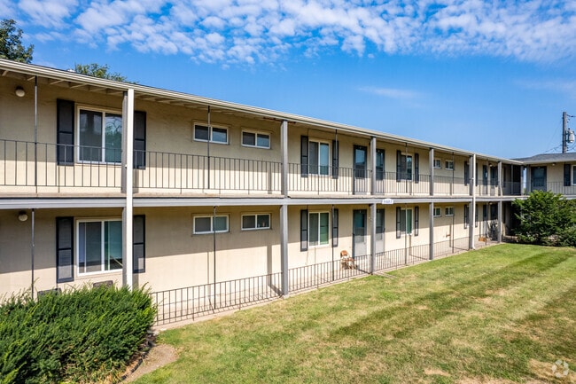 Courtyard 72