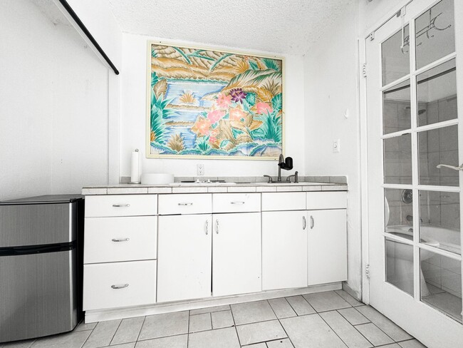 Building Photo - 249 Kapili St Unit 203