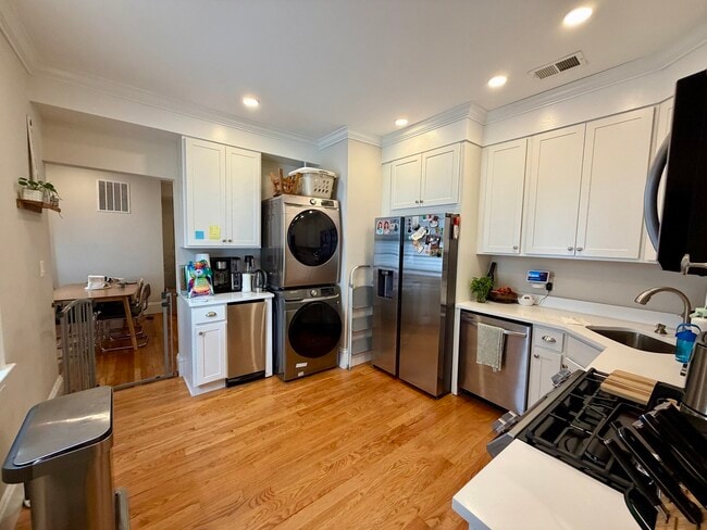 Building Photo - 10 Dighton St Unit 2