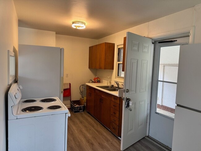 Photo - 931 Moravia St